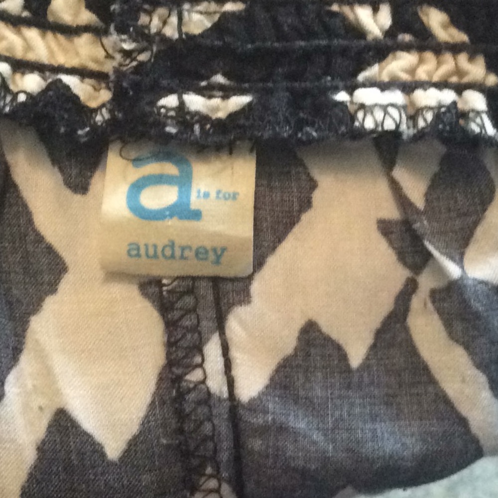 A audrey Flirty Little Loose Leg Short Shorts - Picture 4 of 4